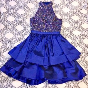 Sherri Hill halter neck beaded ruffled layers 💙
